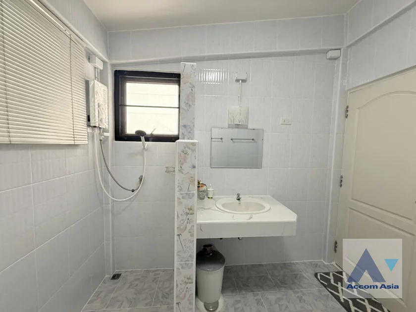33  3 br House For Rent in Sukhumvit ,Bangkok BTS Phra khanong AA46485