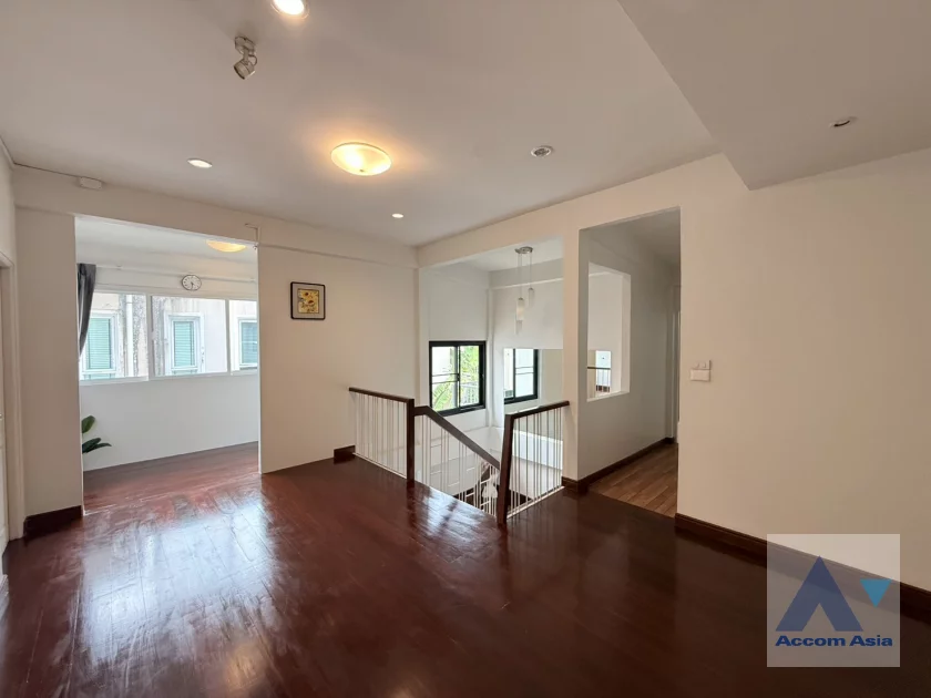 21  3 br House For Rent in Sukhumvit ,Bangkok BTS Phra khanong AA46485