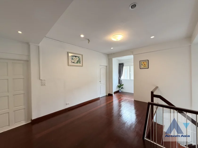 22  3 br House For Rent in Sukhumvit ,Bangkok BTS Phra khanong AA46485