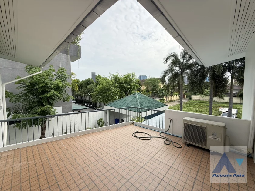 26  3 br House For Rent in Sukhumvit ,Bangkok BTS Phra khanong AA46485