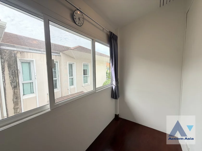 34  3 br House For Rent in Sukhumvit ,Bangkok BTS Phra khanong AA46485