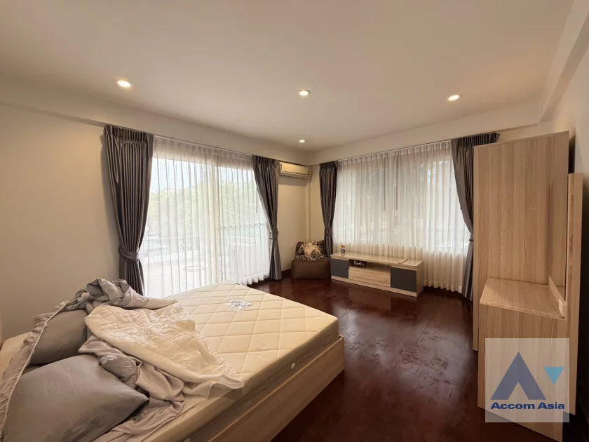 24  3 br House For Rent in Sukhumvit ,Bangkok BTS Phra khanong AA46485