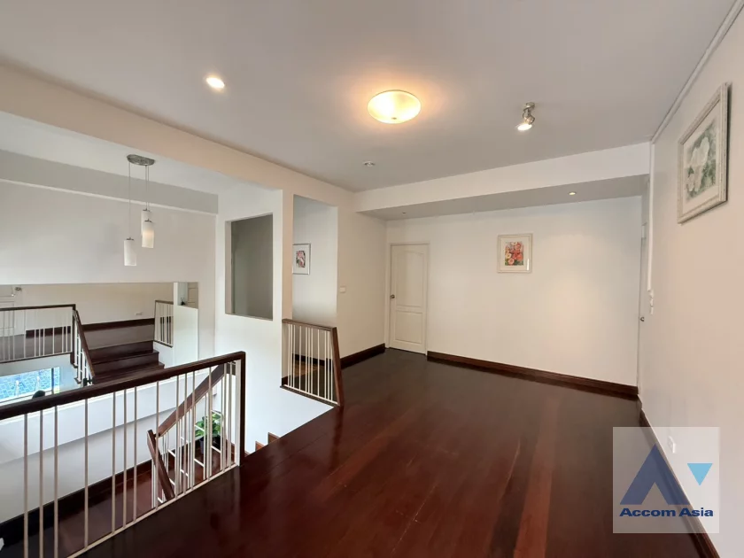 20  3 br House For Rent in Sukhumvit ,Bangkok BTS Phra khanong AA46485