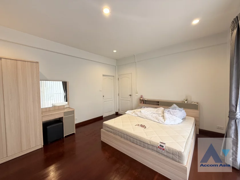 31  3 br House For Rent in Sukhumvit ,Bangkok BTS Phra khanong AA46485