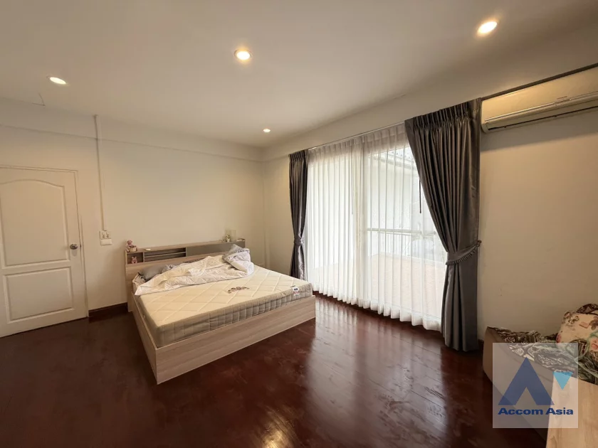 23  3 br House For Rent in Sukhumvit ,Bangkok BTS Phra khanong AA46485