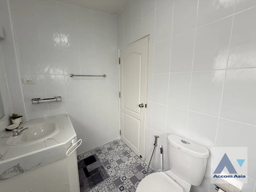 35  3 br House For Rent in Sukhumvit ,Bangkok BTS Phra khanong AA46485