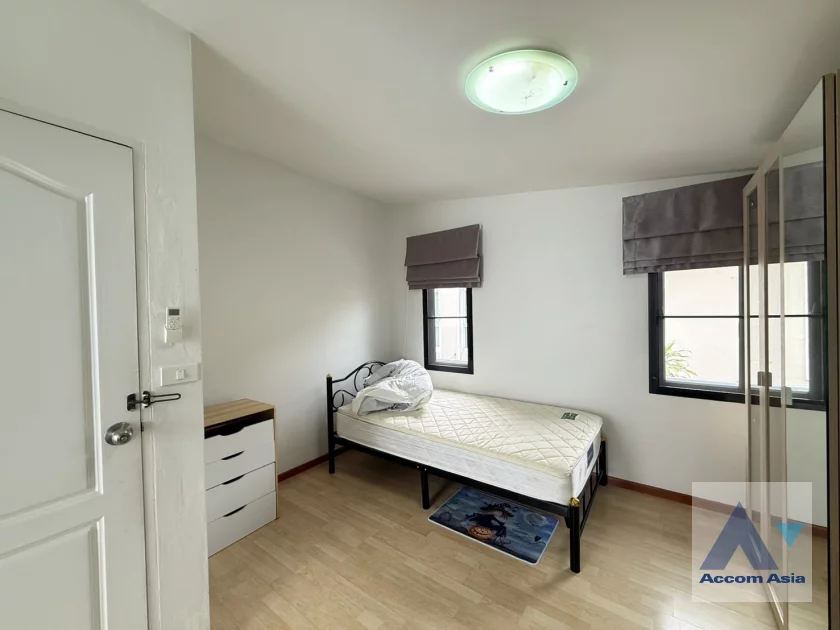 36  3 br House For Rent in Sukhumvit ,Bangkok BTS Phra khanong AA46485
