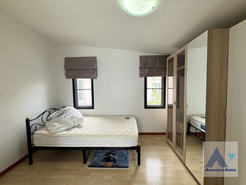 38  3 br House For Rent in Sukhumvit ,Bangkok BTS Phra khanong AA46485