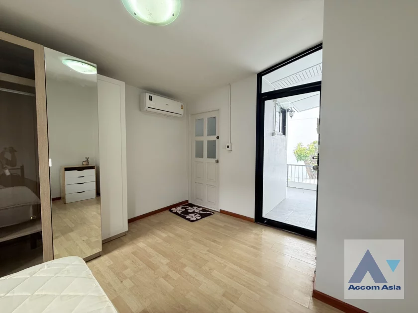 37  3 br House For Rent in Sukhumvit ,Bangkok BTS Phra khanong AA46485