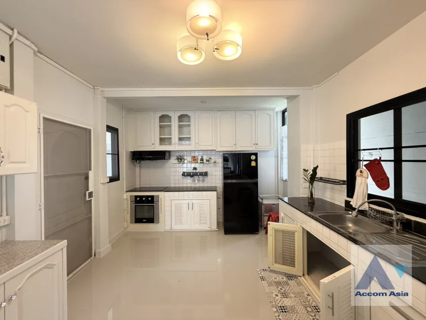 14  3 br House For Rent in Sukhumvit ,Bangkok BTS Phra khanong AA46485