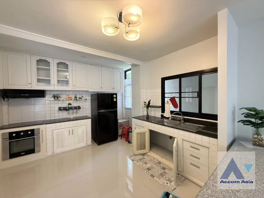 13  3 br House For Rent in Sukhumvit ,Bangkok BTS Phra khanong AA46485