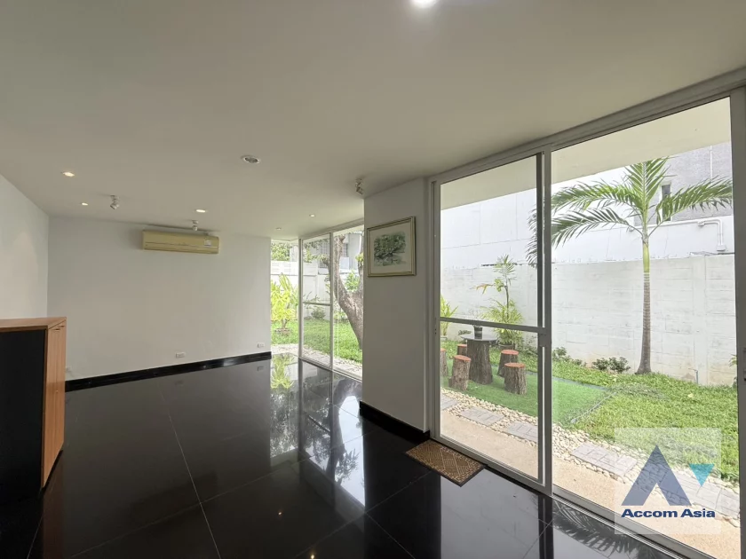 12  3 br House For Rent in Sukhumvit ,Bangkok BTS Phra khanong AA46485