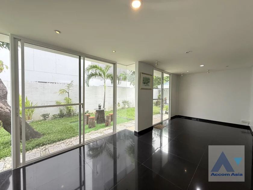 11  3 br House For Rent in Sukhumvit ,Bangkok BTS Phra khanong AA46485