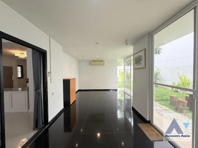 10  3 br House For Rent in Sukhumvit ,Bangkok BTS Phra khanong AA46485