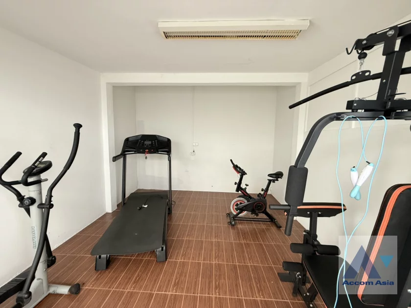 39  3 br House For Rent in Sukhumvit ,Bangkok BTS Phra khanong AA46485