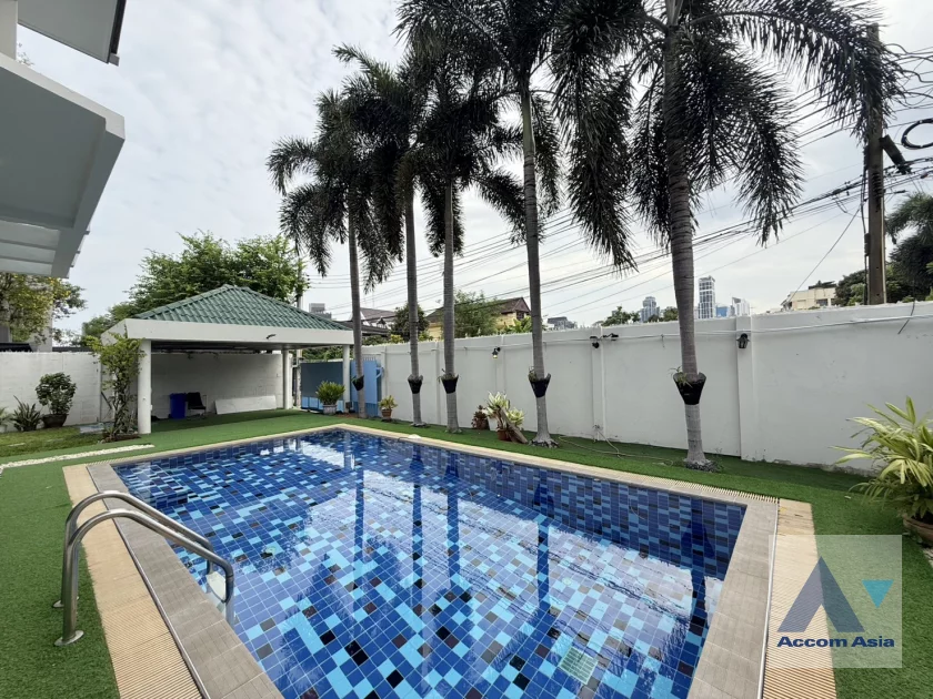 17  3 br House For Rent in Sukhumvit ,Bangkok BTS Phra khanong AA46485