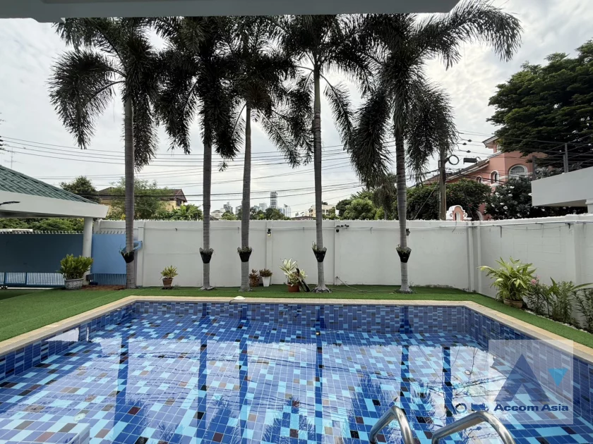 16  3 br House For Rent in Sukhumvit ,Bangkok BTS Phra khanong AA46485