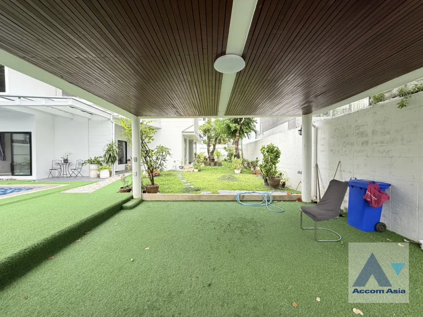 40  3 br House For Rent in Sukhumvit ,Bangkok BTS Phra khanong AA46485