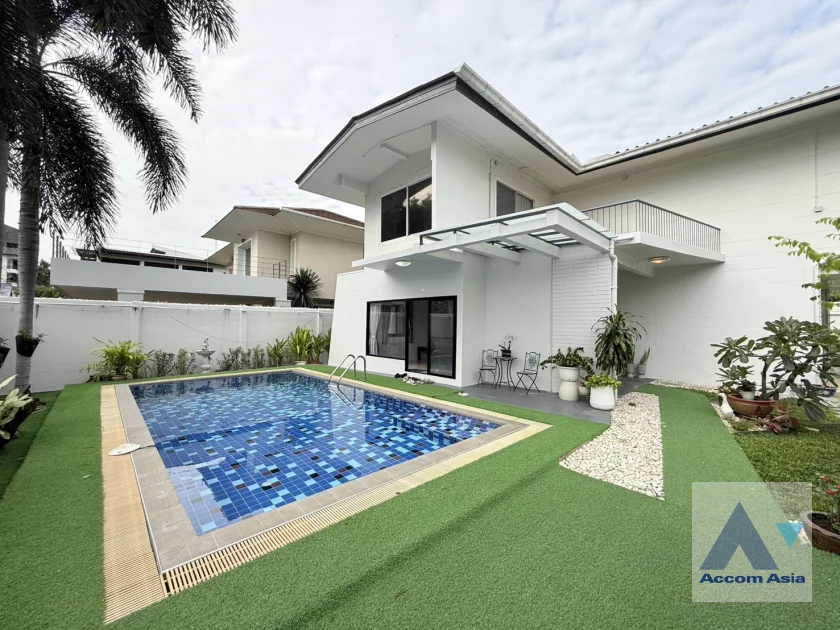  2  3 br House For Rent in Sukhumvit ,Bangkok BTS Phra khanong AA46485