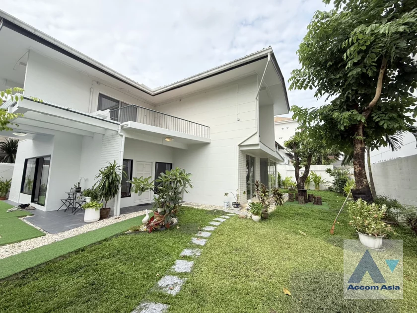 unitPrivate Swimming Pool |  3 Bedrooms  House For Rent in Sukhumvit, Bangkok  near BTS Phra khanong (AA46485)