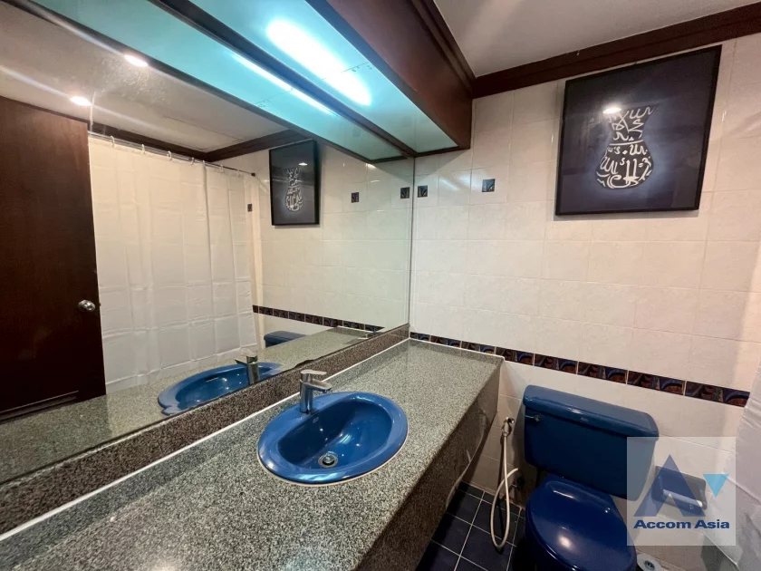 17  2 br Apartment For Rent in Sathorn ,Bangkok BTS Chong Nonsi at Classic Contemporary Style AA46486