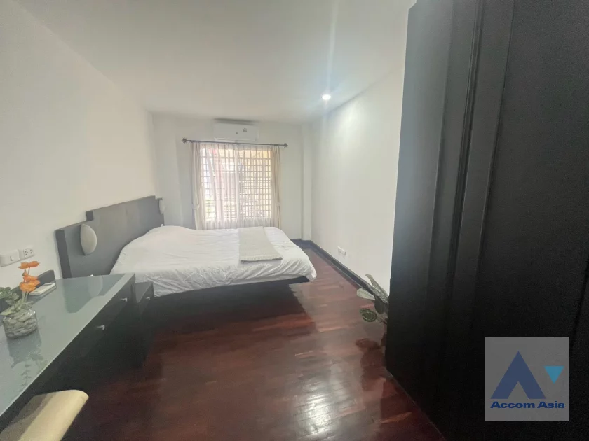 5  2 br Apartment For Rent in Sukhumvit ,Bangkok BTS Thong Lo at Pet-Friendly, Cozy and Serene Serviced Apartment in Thonglor AA46488