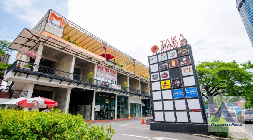  2  Retail / Showroom For Rent in Sukhumvit ,Bangkok MRT Phetchaburi - BTS Phrom Phong at Taka Town AA46489