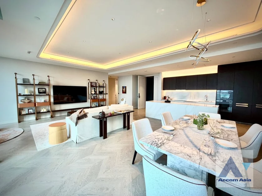 unit 3 Bedrooms  Condominium For Rent in Ploenchit, Bangkok  near MRT Lumphini (AA46490)