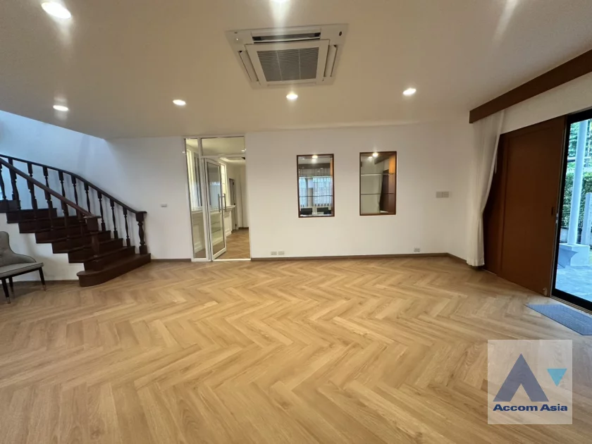 unit 3 Bedrooms  House For Rent & Sale in Ploenchit, Bangkok  near BTS Ploenchit (AA46491)