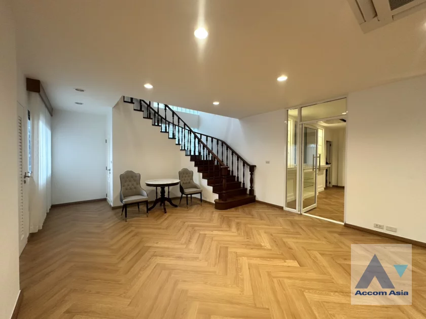 unit 3 Bedrooms  House For Rent & Sale in Ploenchit, Bangkok  near BTS Ploenchit (AA46491)