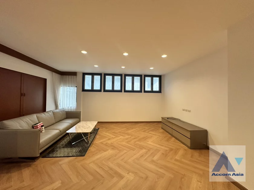 unit 3 Bedrooms  House For Rent & Sale in Ploenchit, Bangkok  near BTS Ploenchit (AA46491)