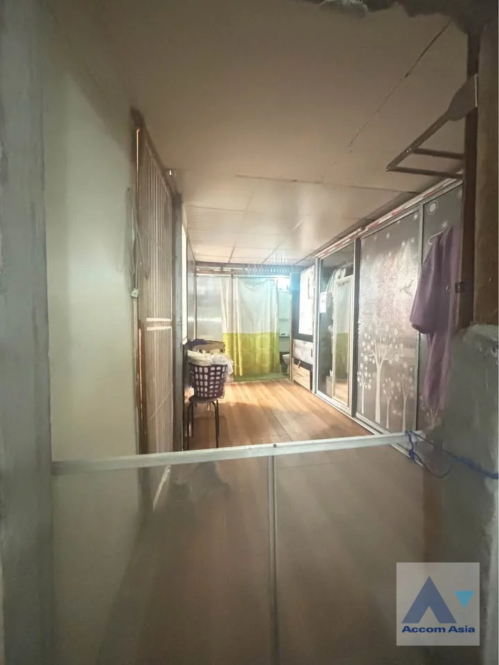 unit 4 Bedrooms  Townhouse For Sale in Sukhumvit, Bangkok  near BTS Punnawithi (AA46503)