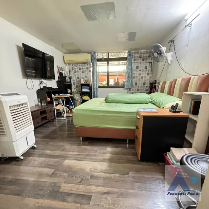  1  4 br Townhouse For Sale in Sukhumvit ,Bangkok BTS Punnawithi AA46503