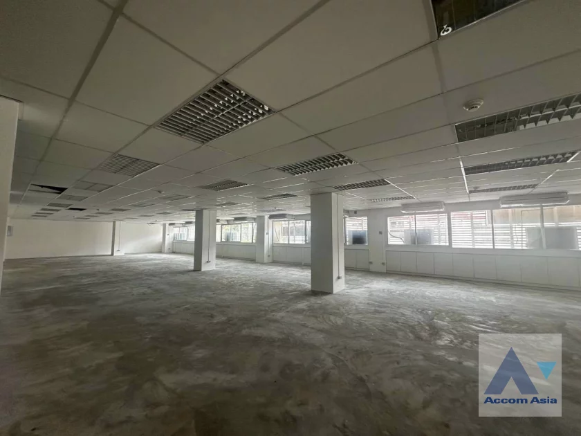 unit Office space For Rent in Ploenchit, Bangkok  near BTS Chitlom (AA46504)