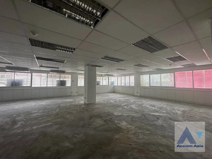  1  Office Space For Rent in Ploenchit ,Bangkok BTS Chitlom at Piya Place AA46504