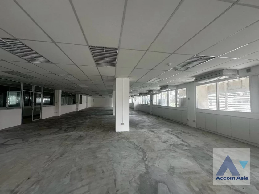 4  Office Space For Rent in Ploenchit ,Bangkok BTS Chitlom at Piya Place AA46504