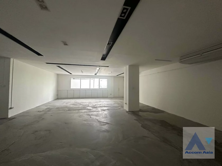 unit Office space For Rent in Ploenchit, Bangkok  near BTS Chitlom (AA46505)