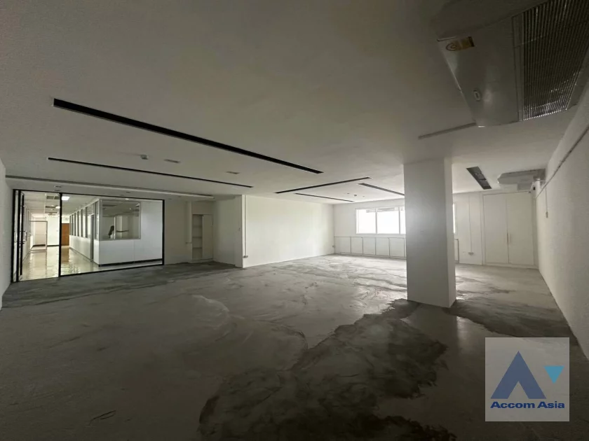  2  Office Space For Rent in Ploenchit ,Bangkok BTS Chitlom at Piya Place AA46505