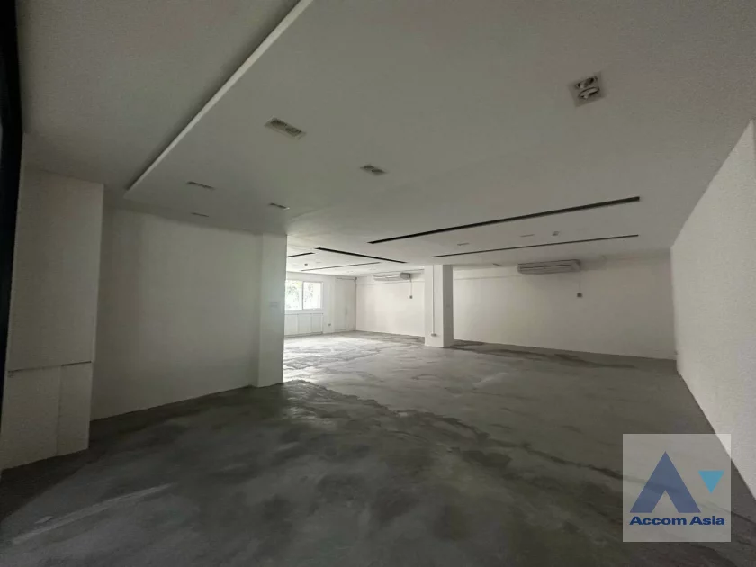 unit Office space For Rent in Ploenchit, Bangkok  near BTS Chitlom (AA46505)