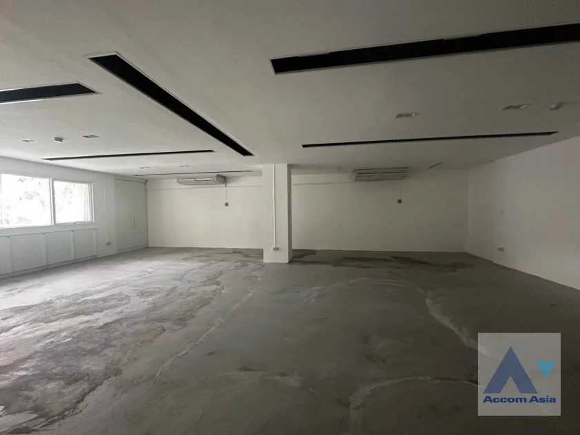 unit Office space For Rent in Ploenchit, Bangkok  near BTS Chitlom (AA46505)