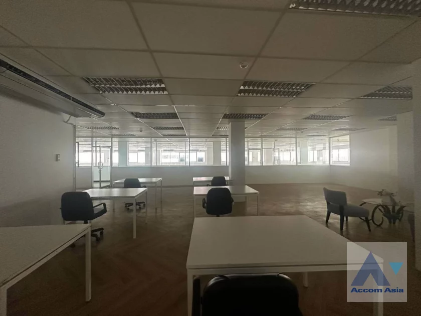4  Office Space For Rent in Ploenchit ,Bangkok BTS Chitlom at Piya Place AA46506
