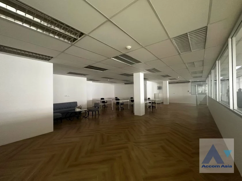 unit Office space For Rent in Ploenchit, Bangkok  near BTS Chitlom (AA46506)
