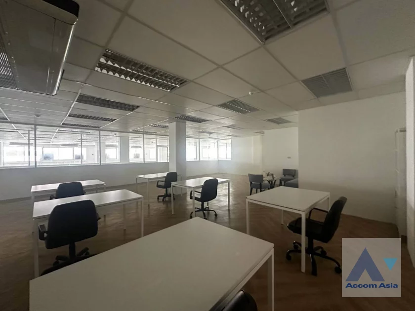 unit Office space For Rent in Ploenchit, Bangkok  near BTS Chitlom (AA46506)