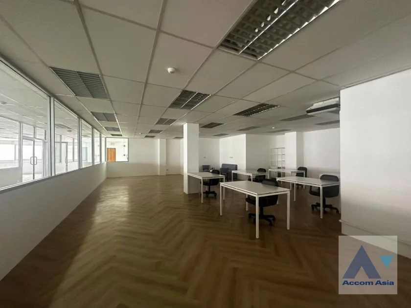  1  Office Space For Rent in Ploenchit ,Bangkok BTS Chitlom at Piya Place AA46506