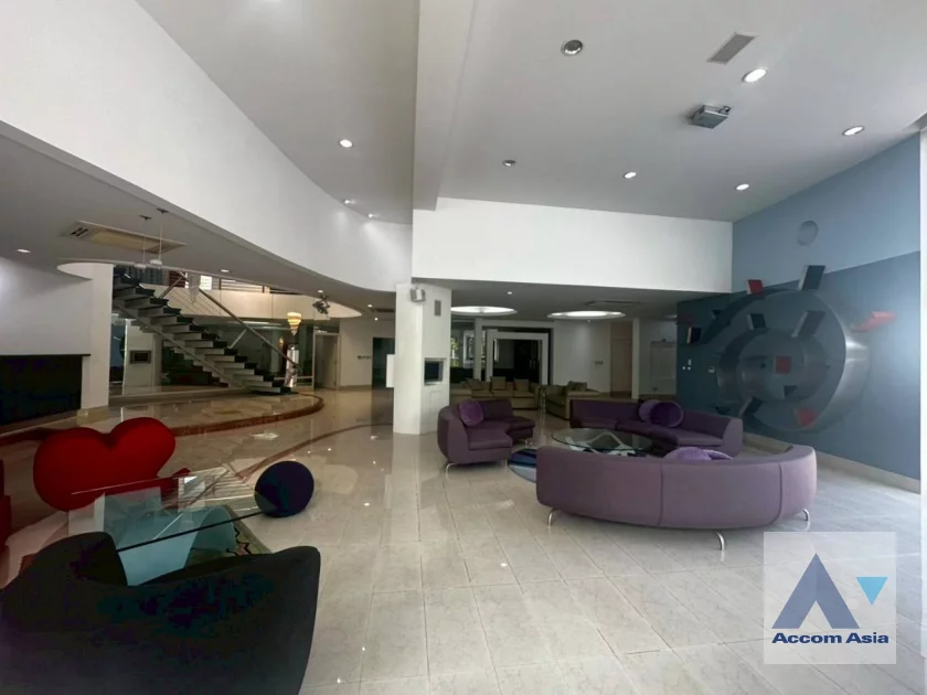 unit 5 Bedrooms  House For Rent & Sale in Pattanakarn, Bangkok  near BTS On Nut (AA46509)