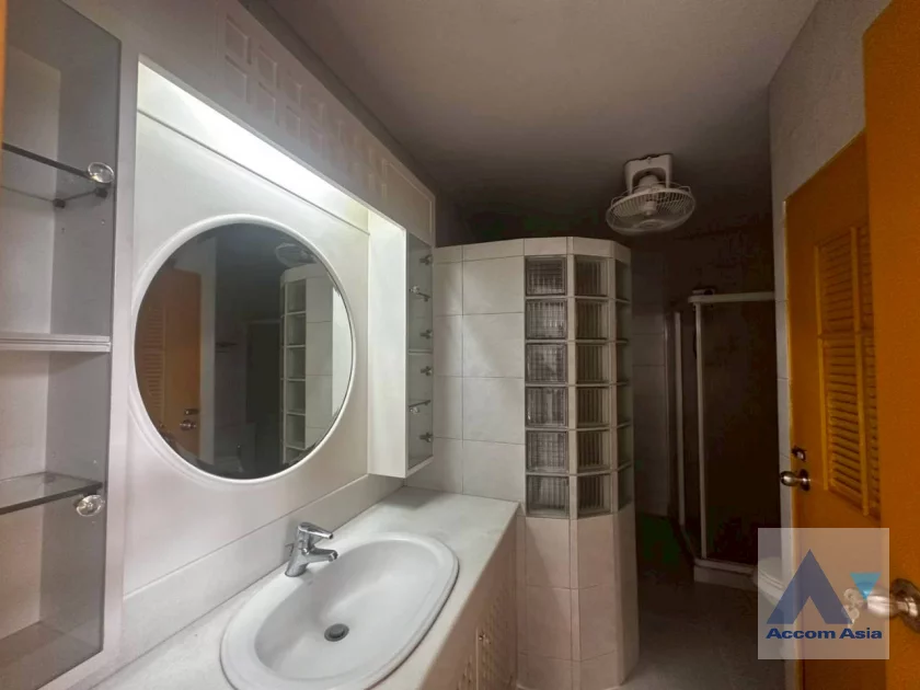 46  5 br House for rent and sale in Pattanakarn ,Bangkok BTS On Nut at Panya Pattanakarn Village AA46509