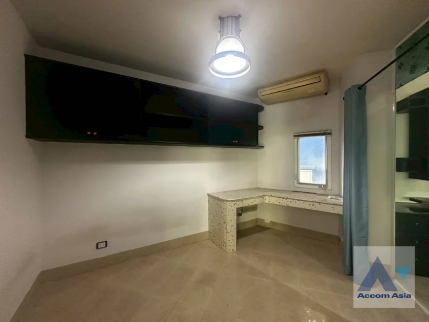 48  5 br House for rent and sale in Pattanakarn ,Bangkok BTS On Nut at Panya Pattanakarn Village AA46509