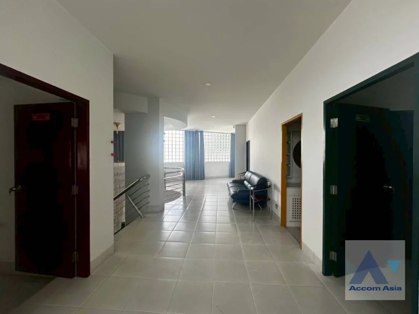 20  5 br House for rent and sale in Pattanakarn ,Bangkok BTS On Nut at Panya Pattanakarn Village AA46509