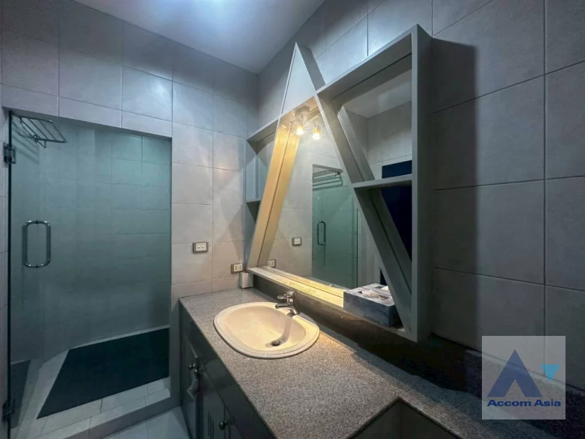 24  5 br House for rent and sale in Pattanakarn ,Bangkok BTS On Nut at Panya Pattanakarn Village AA46509