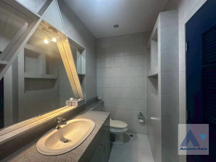 25  5 br House for rent and sale in Pattanakarn ,Bangkok BTS On Nut at Panya Pattanakarn Village AA46509
